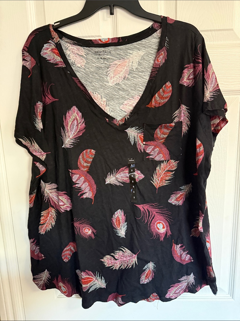 Torrid size 3. Heritage Black V-Neck Feather Print Top - Pink & Red Accents